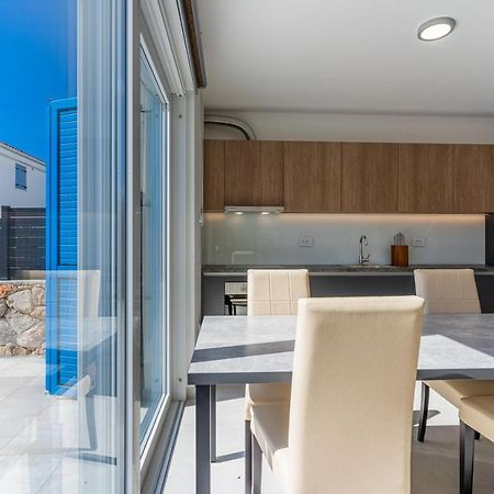 Sea Paradise Cres Exterior photo