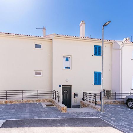 Sea Paradise Cres Exterior photo